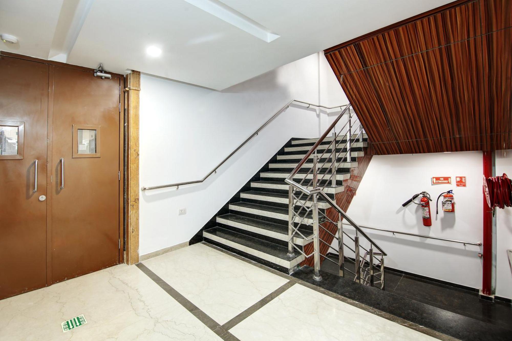 Hotel Neu Villa - Near Connaught Place & New Delhi Railway Station Bagian luar foto