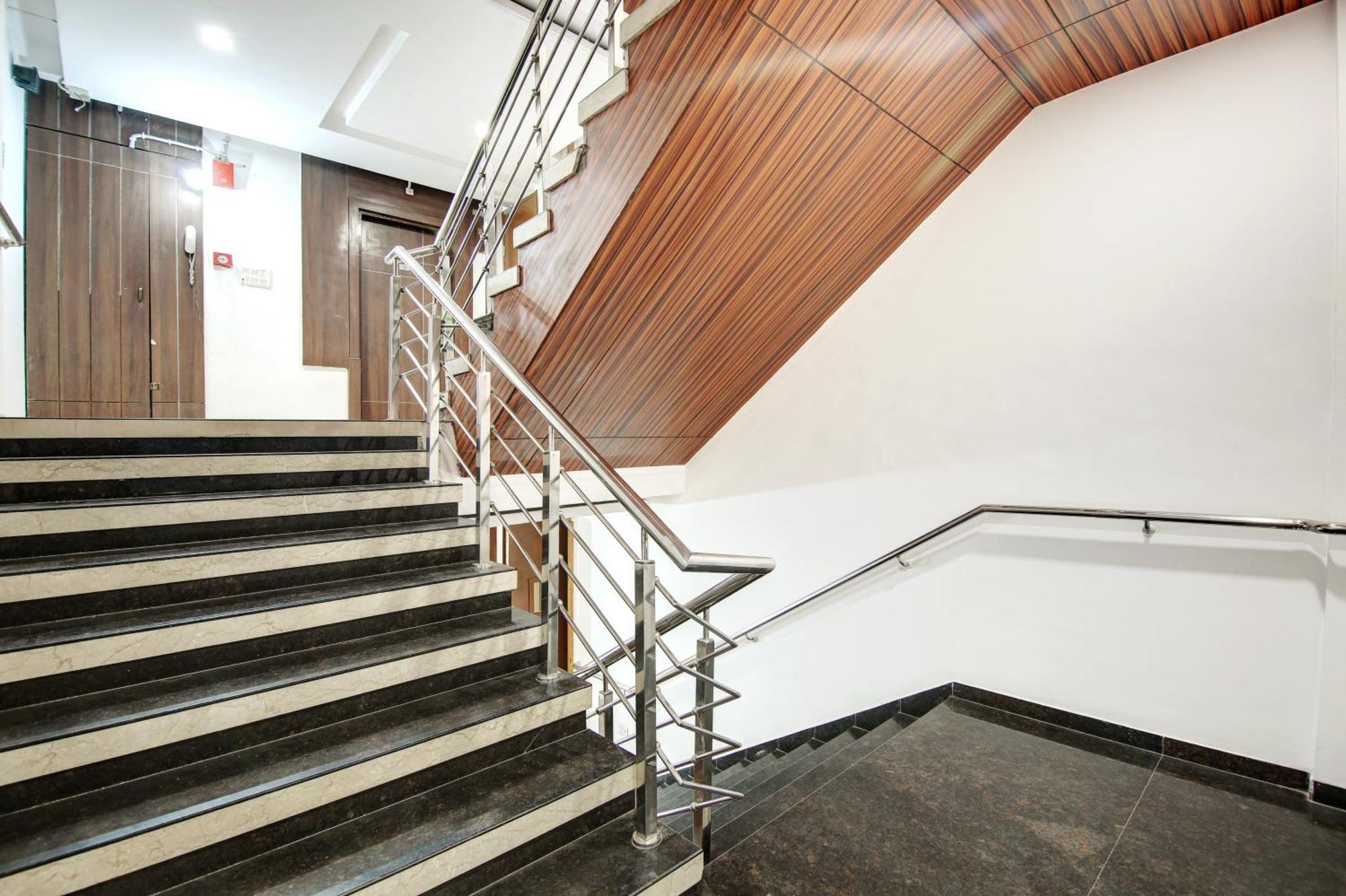 Hotel Neu Villa - Near Connaught Place & New Delhi Railway Station Bagian luar foto