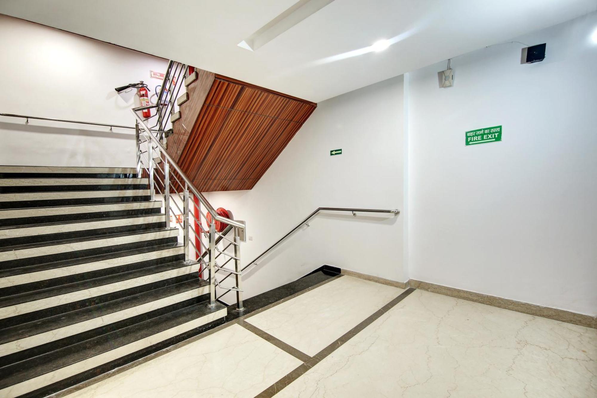 Hotel Neu Villa - Near Connaught Place & New Delhi Railway Station Bagian luar foto